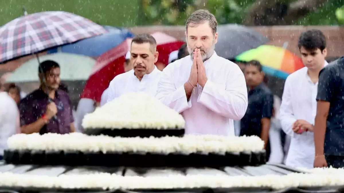 पूर्व पीएम राजीव गांधी की 80वीं जयंती पर पीएम मोदी, खरगे और राहुल गांधी ने दी श्रद्धांजलि पूर्व पीएम राजीव गांधी की 80वीं जयंती पर पीएम मोदी, खरगे और राहुल गांधी ने दी श्रद्धांजलि